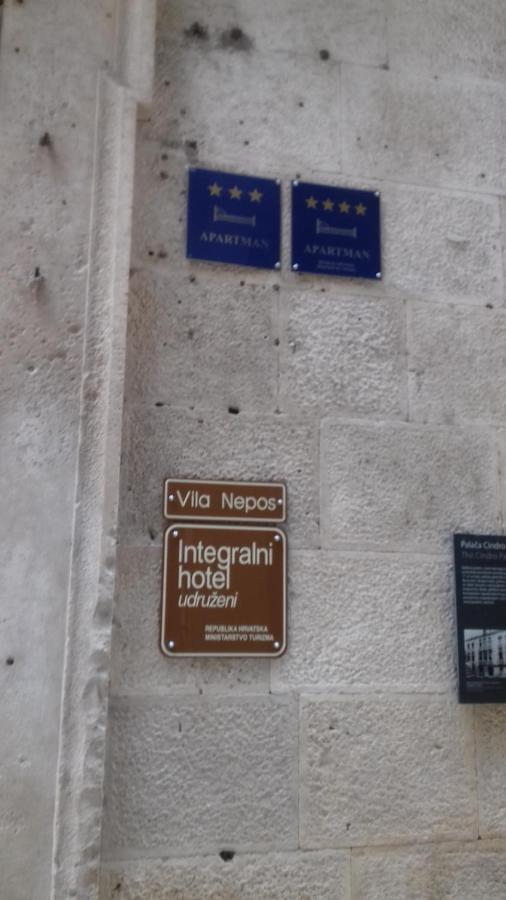 Inchy Accommodation - In The Center Of Diocletian'S Palace สปลิท ภายนอก รูปภาพ
