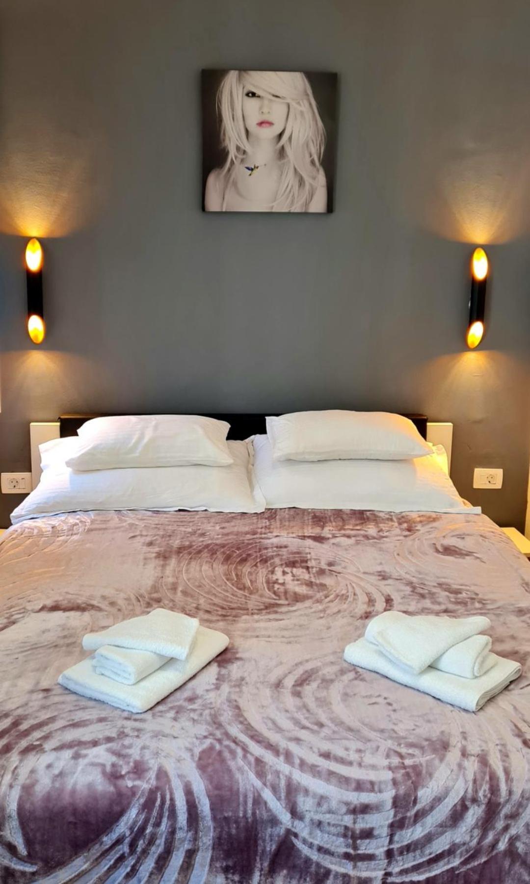 Inchy Accommodation - In The Center Of Diocletian'S Palace สปลิท ภายนอก รูปภาพ